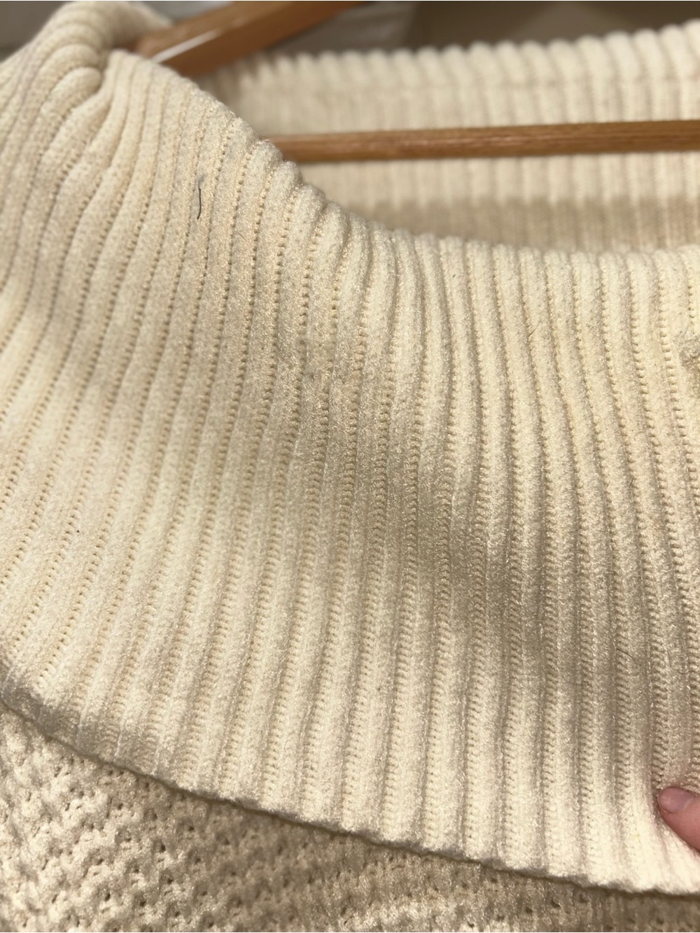 Modcloth Cream Off-Shoulder Waffle Knit Cowl Sweater size large - Picture 8 of 15